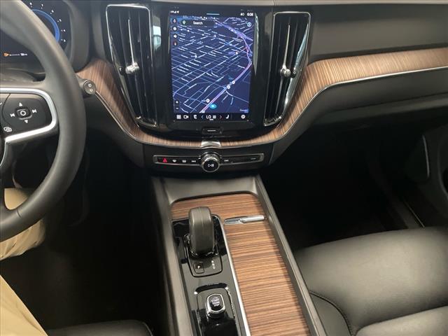 2022 Volvo XC60 B5 Momentum - Photo 33