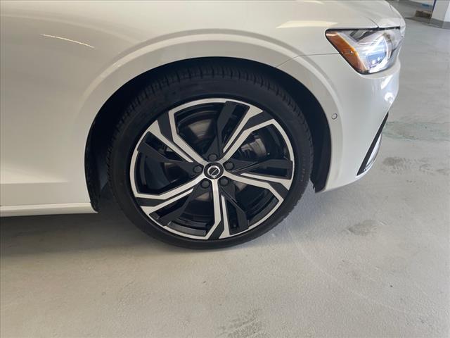 2024 Volvo S60 B5 Plus Dark Theme - Photo 34