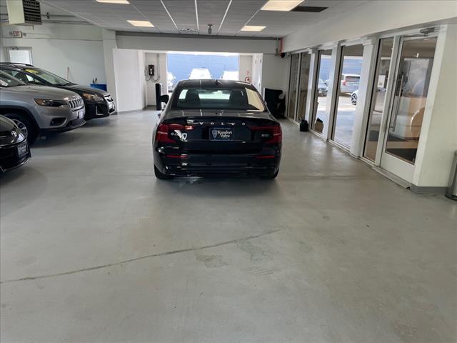 2024 Volvo S60 B5 Core Dark Theme - Photo 35