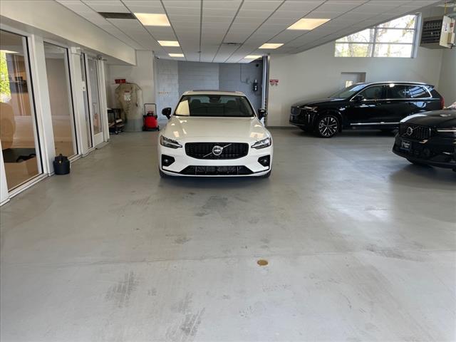 2024 Volvo S60 B5 Plus Dark Theme - Photo 35