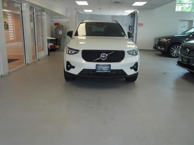 2023 Volvo XC40 B5 Plus Dark Theme - Photo 35