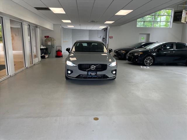 2024 Volvo S60 B5 Core Dark Theme - Photo 36