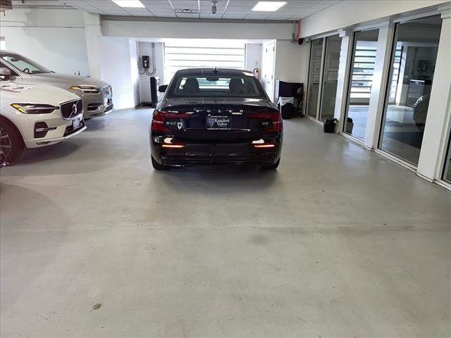 2024 Volvo S60 B5 Core Dark Theme - Photo 36