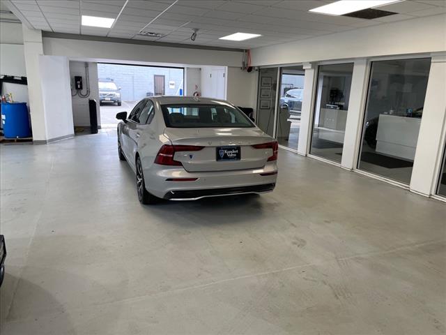 2024 Volvo S60 B5 Core Dark Theme - Photo 37