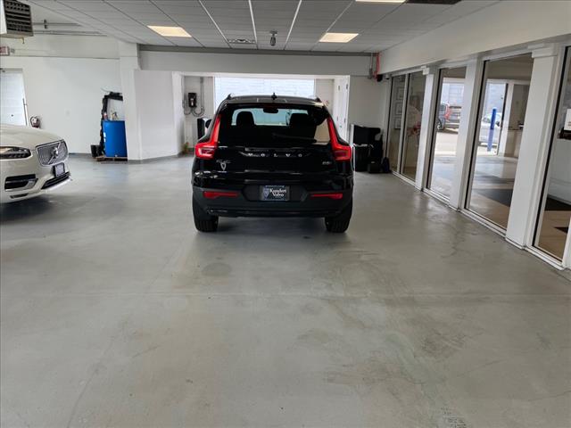 2024 Volvo XC40 B5 Plus Dark Theme - Photo 39
