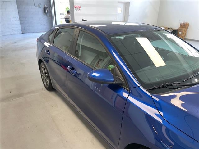 2023 Kia Forte LXS - Photo 3
