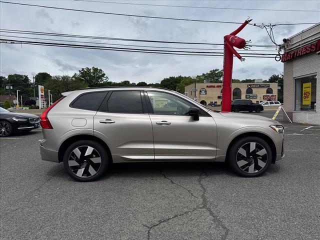 2025 Volvo XC60 T8 Plus - Photo 3