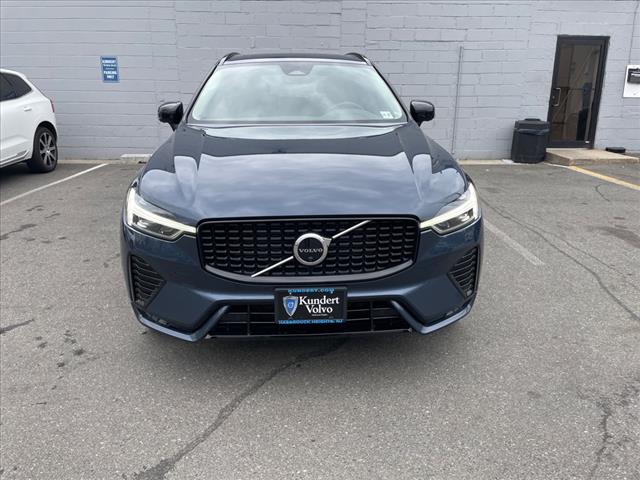 2023 Volvo XC60 B5 Plus Dark Theme - Photo 3
