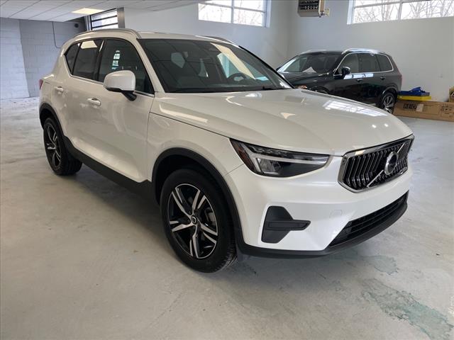 2025 Volvo XC40 B5 Core Bright Theme - Photo 3