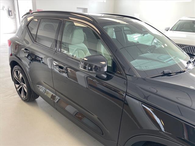 2024 Volvo XC40 B5 Plus Dark Theme - Photo 3