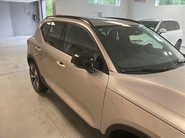 2023 Volvo XC40 B5 Plus Dark Theme - Photo 3