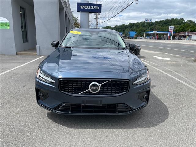 2024 Volvo S60 B5 Core Dark Theme - Photo 4