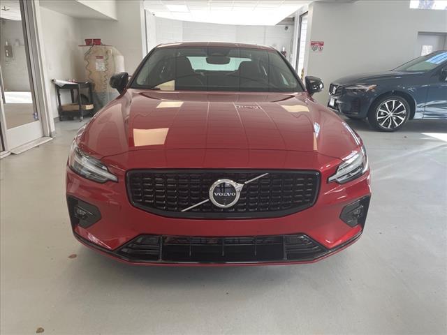 2024 Volvo S60 B5 Plus Dark Theme - Photo 4