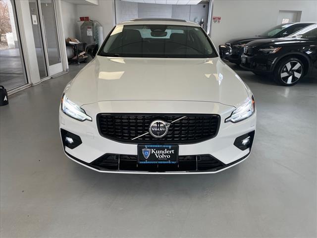 2024 Volvo S60 B5 Plus Dark Theme - Photo 4