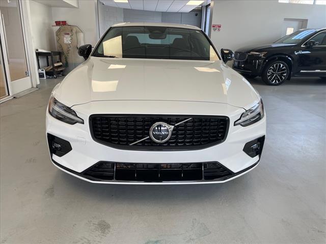 2024 Volvo S60 B5 Plus Dark Theme - Photo 4