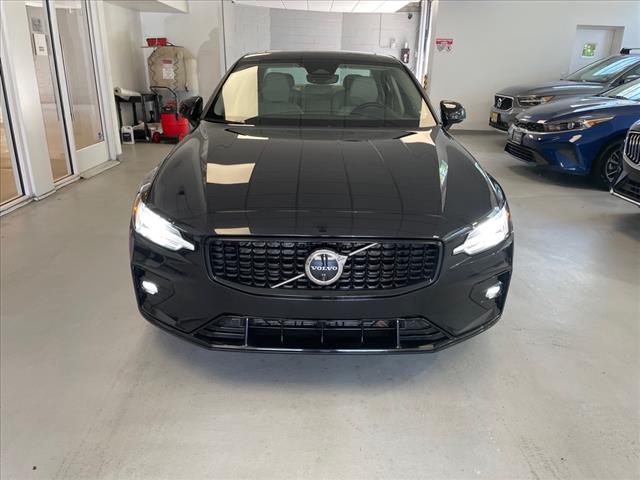 2024 Volvo S60 B5 Plus Dark Theme - Photo 4
