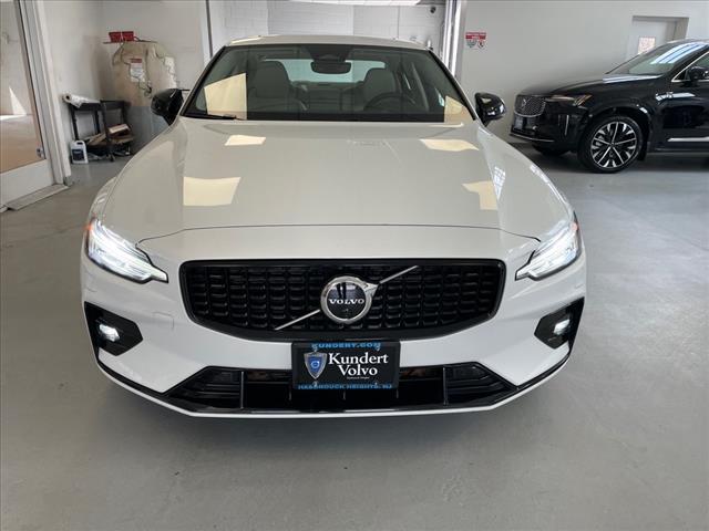 2023 Volvo S60 B5 Plus Dark Theme - Photo 4