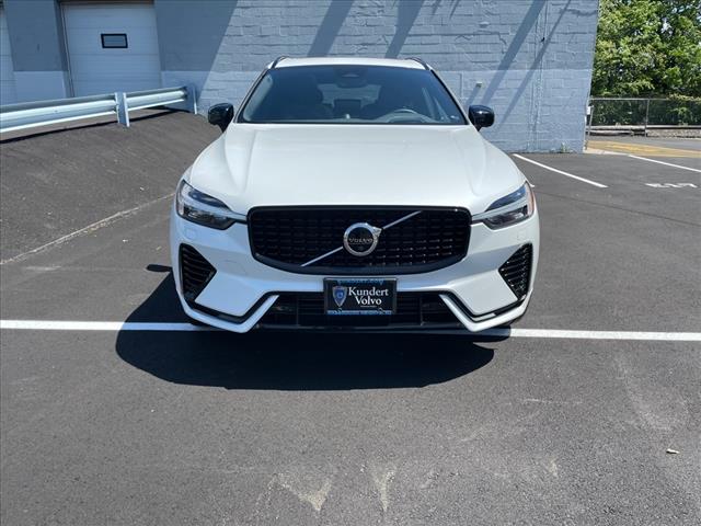 2022 Volvo XC60 Recharge T8 R-Design - Photo 4