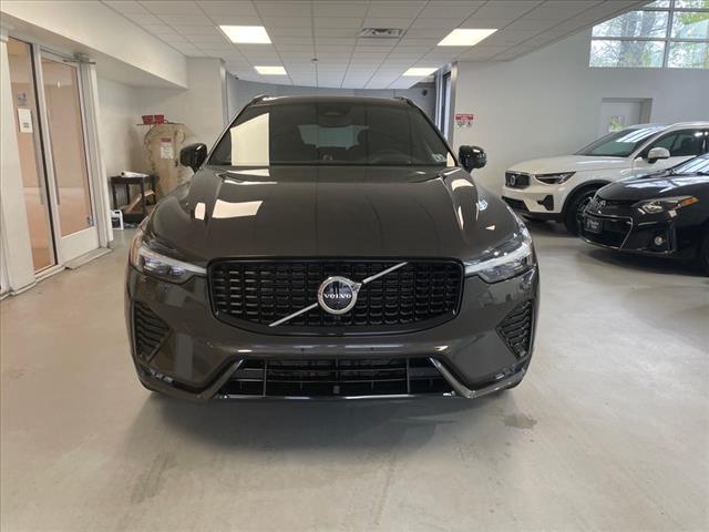 2022 Volvo XC60 B5 R-Design - Photo 4