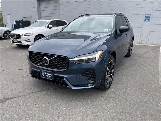 2023 Volvo XC60 B5 Plus Dark Theme - Photo 4