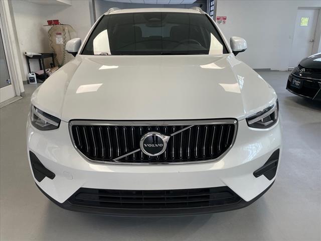 2025 Volvo XC40 B5 Core Bright Theme - Photo 4