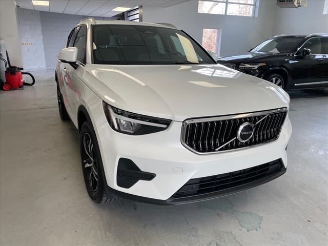 2025 Volvo XC40 B5 Core Bright Theme - Photo 4