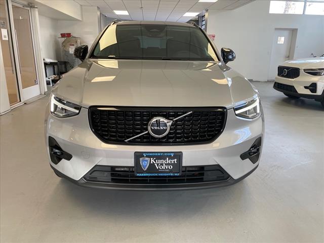 2023 Volvo XC40 B5 Plus Dark Theme - Photo 4