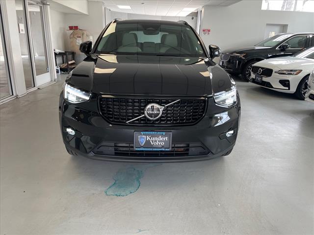 2024 Volvo XC40 B5 Plus Dark Theme - Photo 4
