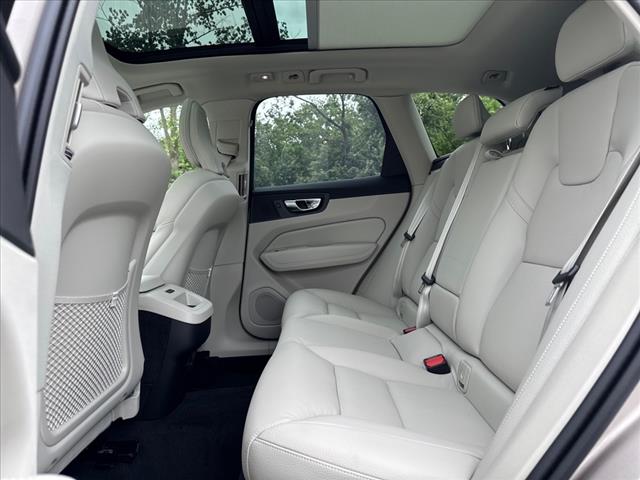 2025 Volvo XC60 B5 Plus - Photo 4