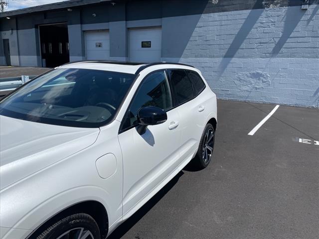 2022 Volvo XC60 Recharge T8 R-Design - Photo 5
