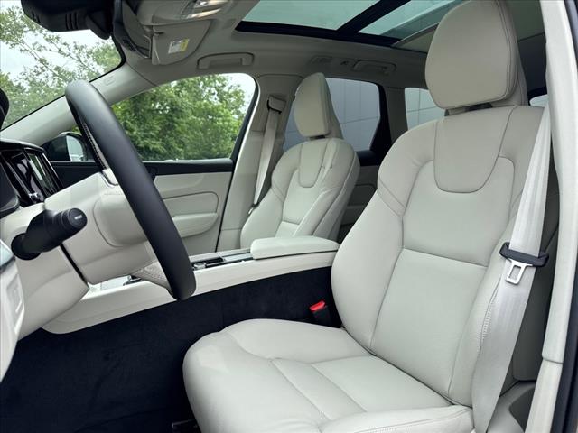2025 Volvo XC60 T8 Plus - Photo 5
