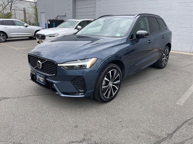 2023 Volvo XC60 B5 Plus Dark Theme - Photo 5