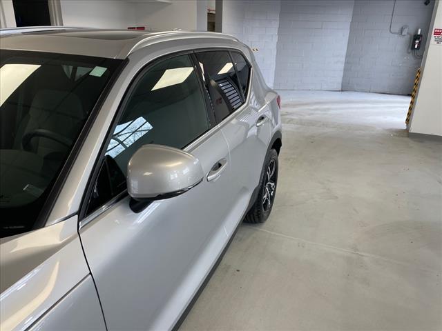 2025 Volvo XC40 B5 Core Bright Theme - Photo 5