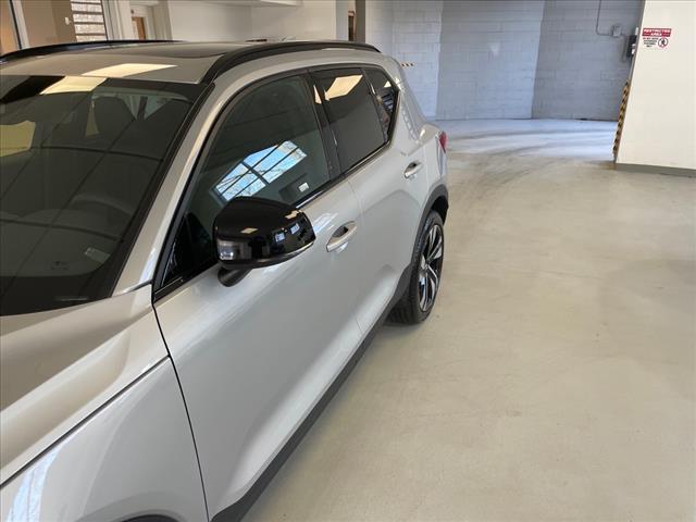2023 Volvo XC40 B5 Plus Dark Theme - Photo 5