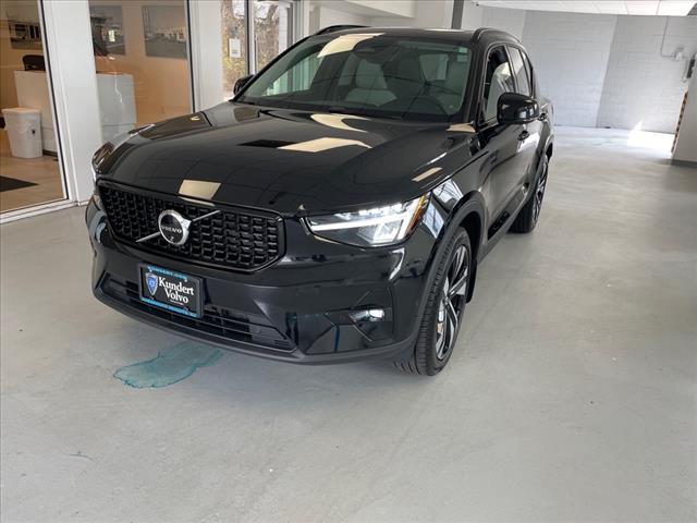 2024 Volvo XC40 B5 Plus Dark Theme - Photo 5