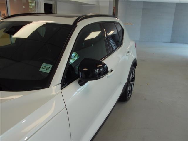 2023 Volvo XC40 B5 Plus Dark Theme - Photo 5