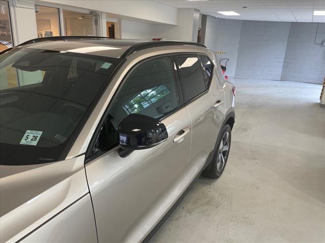 2023 Volvo XC40 B5 Plus Dark Theme - Photo 5