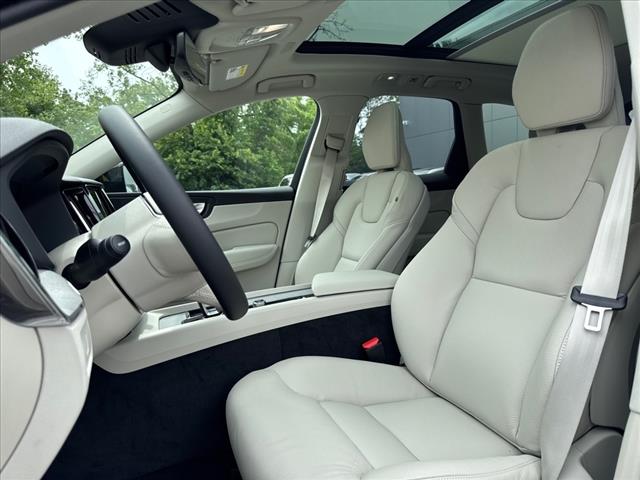 2025 Volvo XC60 B5 Plus - Photo 5