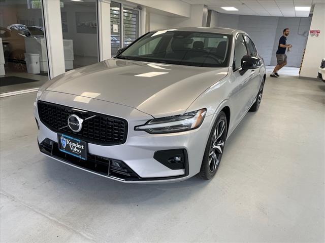 2024 Volvo S60 B5 Core Dark Theme - Photo 6