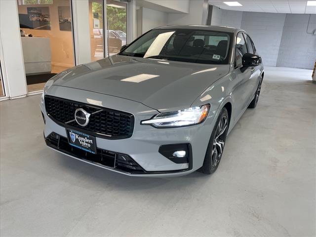 2024 Volvo S60 B5 Core Dark Theme - Photo 6