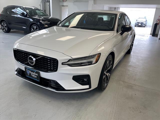 2024 Volvo S60 B5 Core Dark Theme - Photo 6