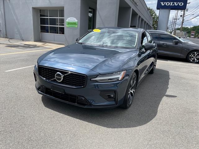 2024 Volvo S60 B5 Core Dark Theme - Photo 6