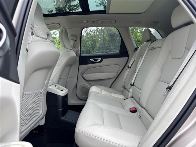 2025 Volvo XC60 T8 Plus - Photo 6