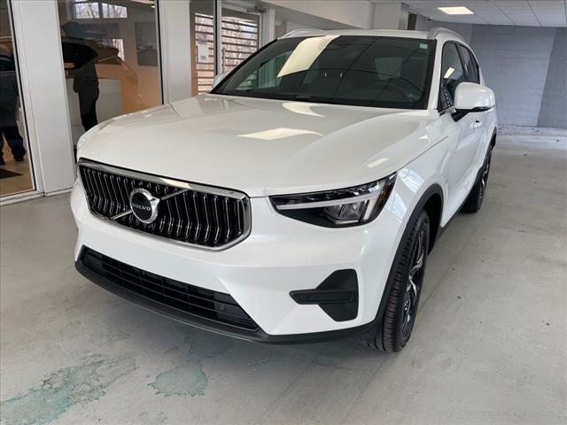 2025 Volvo XC40 B5 Core Bright Theme - Photo 6