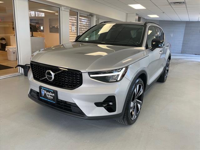 2023 Volvo XC40 B5 Plus Dark Theme - Photo 6