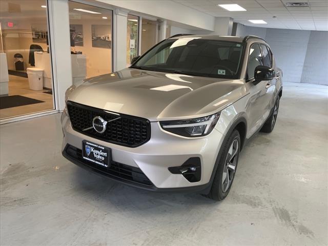 2023 Volvo XC40 B5 Plus Dark Theme - Photo 6