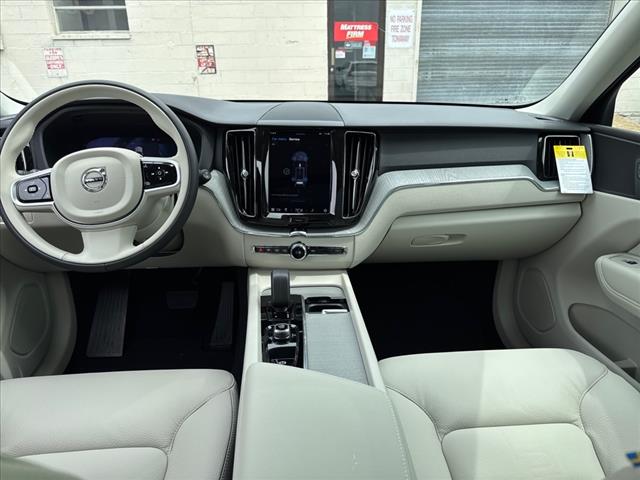 2025 Volvo XC60 B5 Plus - Photo 6