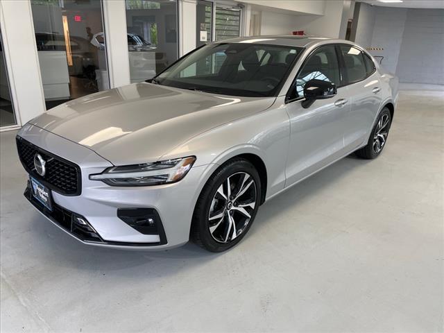 2024 Volvo S60 B5 Core Dark Theme - Photo 7