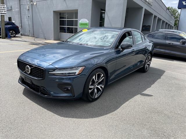 2024 Volvo S60 B5 Core Dark Theme - Photo 7