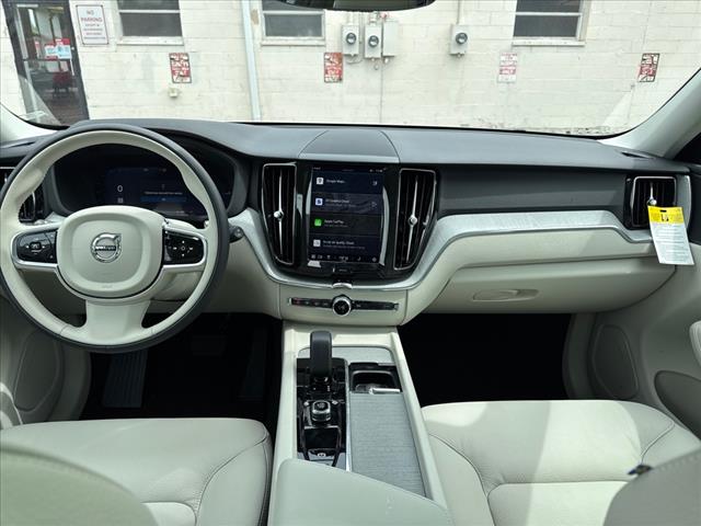 2025 Volvo XC60 T8 Plus - Photo 7
